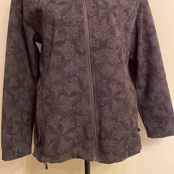 The North Face women’s  floral soft shell jacket  XL - Picture 6 of 16